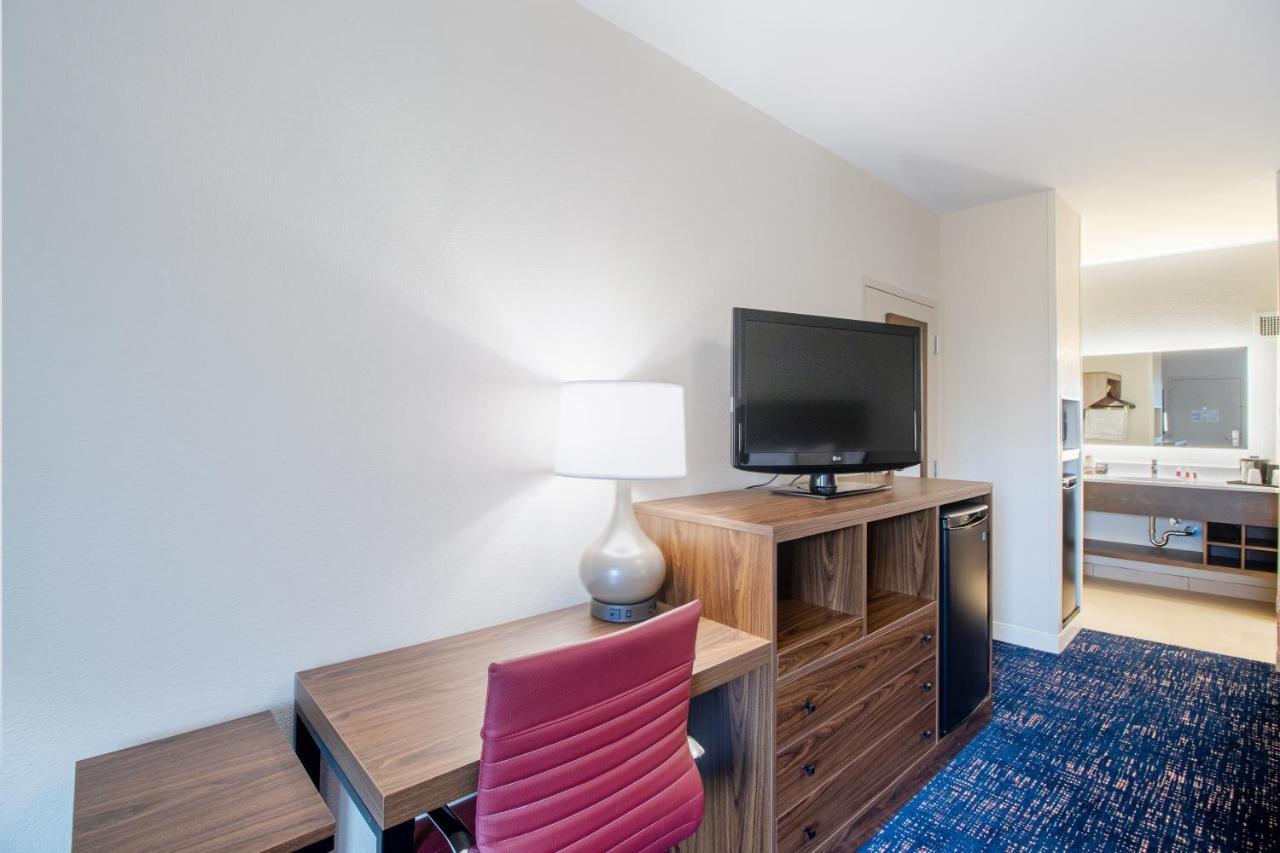 Econo Lodge Inn & Suites Foley-North Gulf Shores Exteriör bild