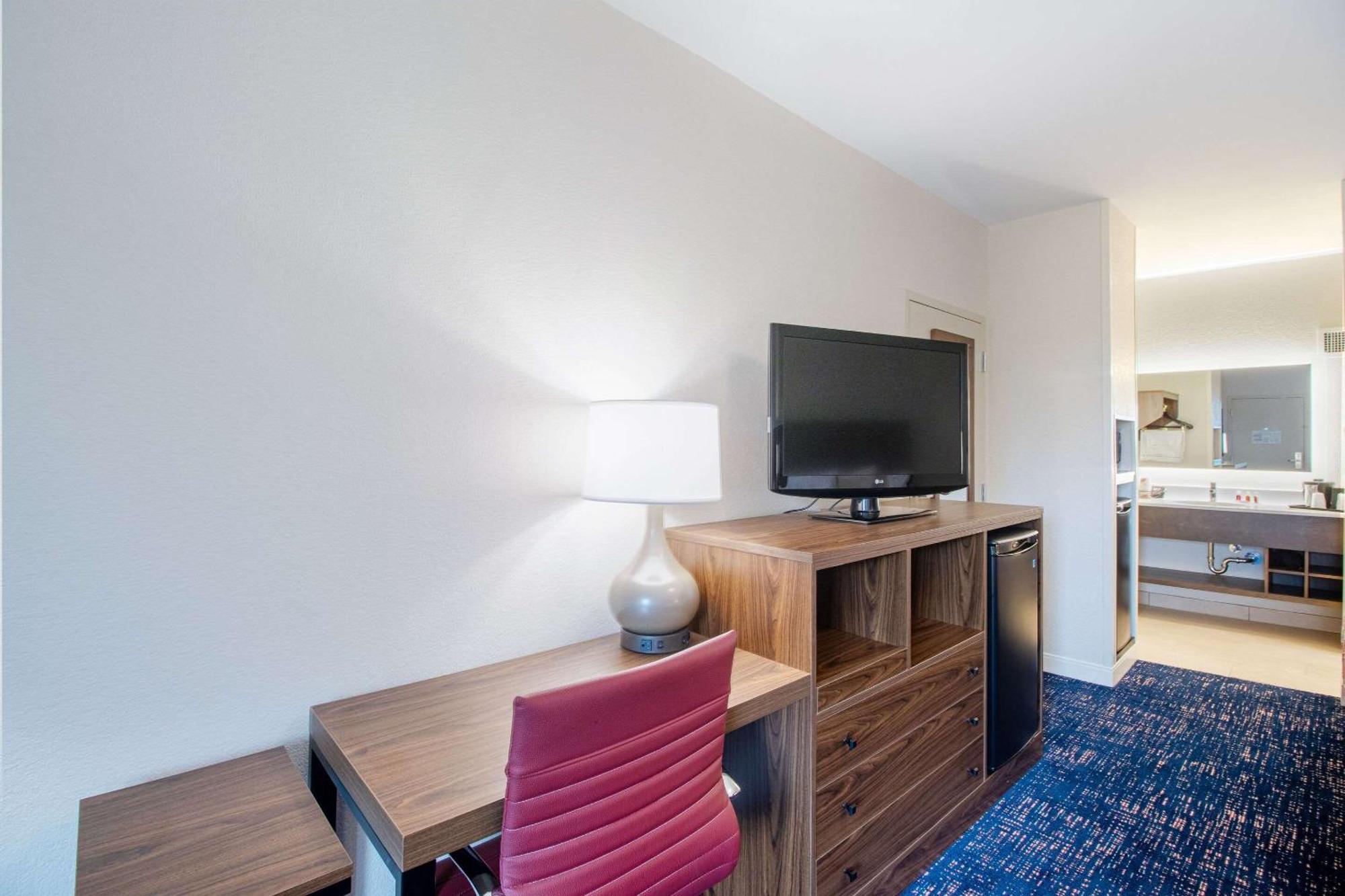 Econo Lodge Inn & Suites Foley-North Gulf Shores Exteriör bild